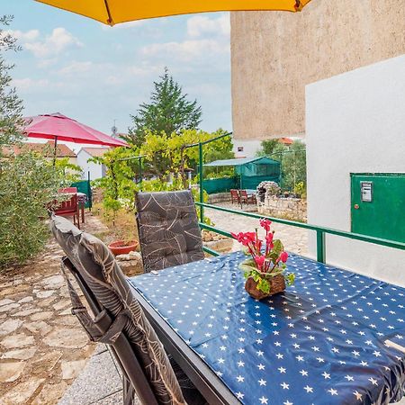 Amazing Apartment In Pula With Kitchen Extérieur photo