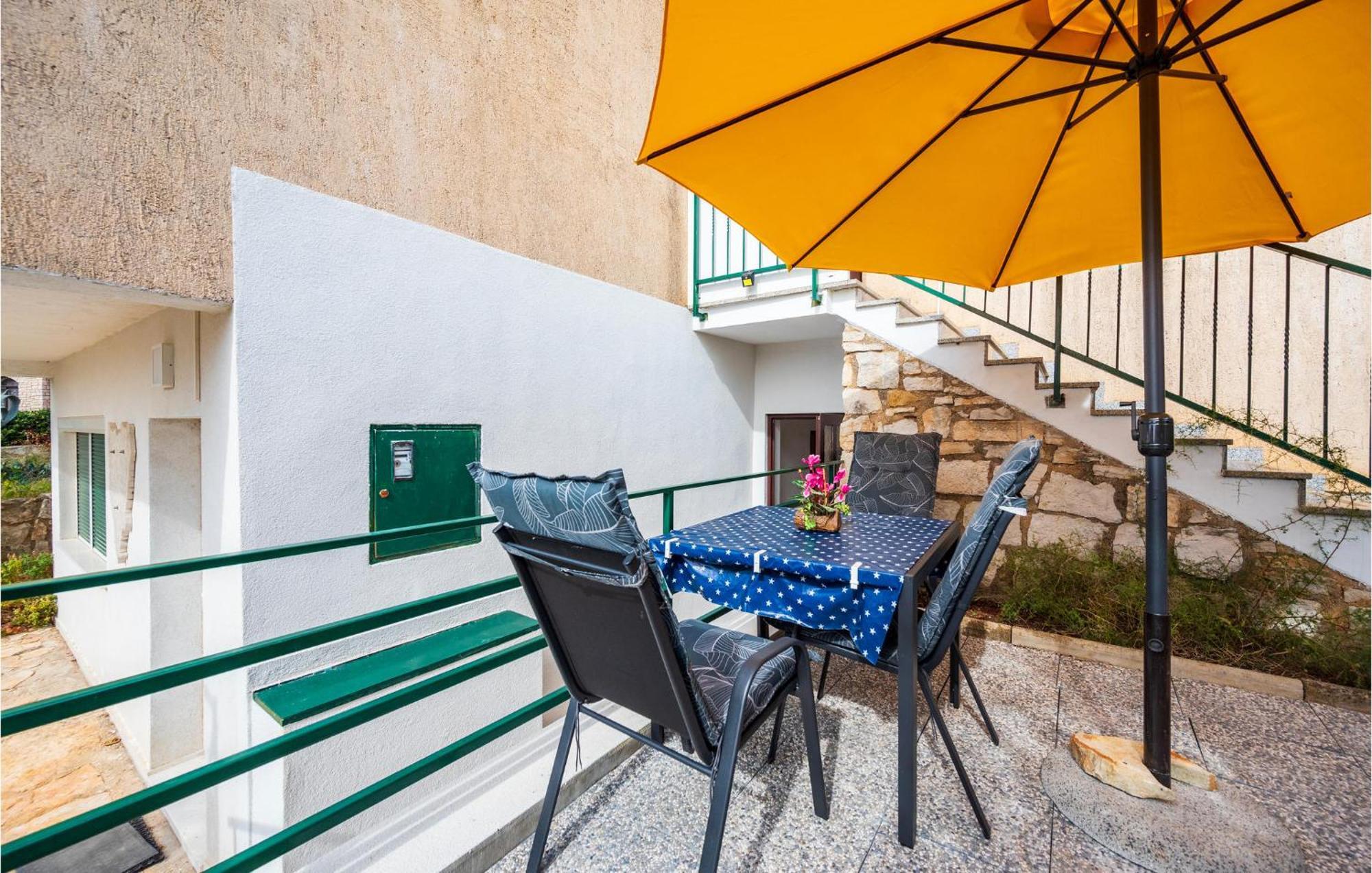 Amazing Apartment In Pula With Kitchen Extérieur photo
